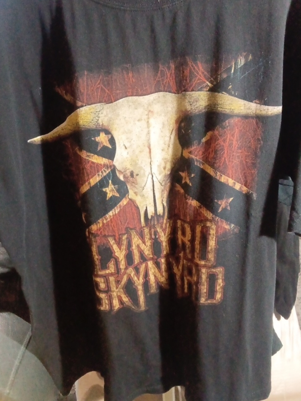 Lynyrd Skynyrd BAND Tee with Tan Skull and Red Accents
